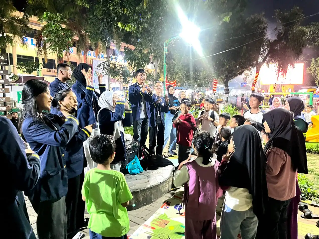 Kegiatan belajar bersama di RBRA Taman Bekapai