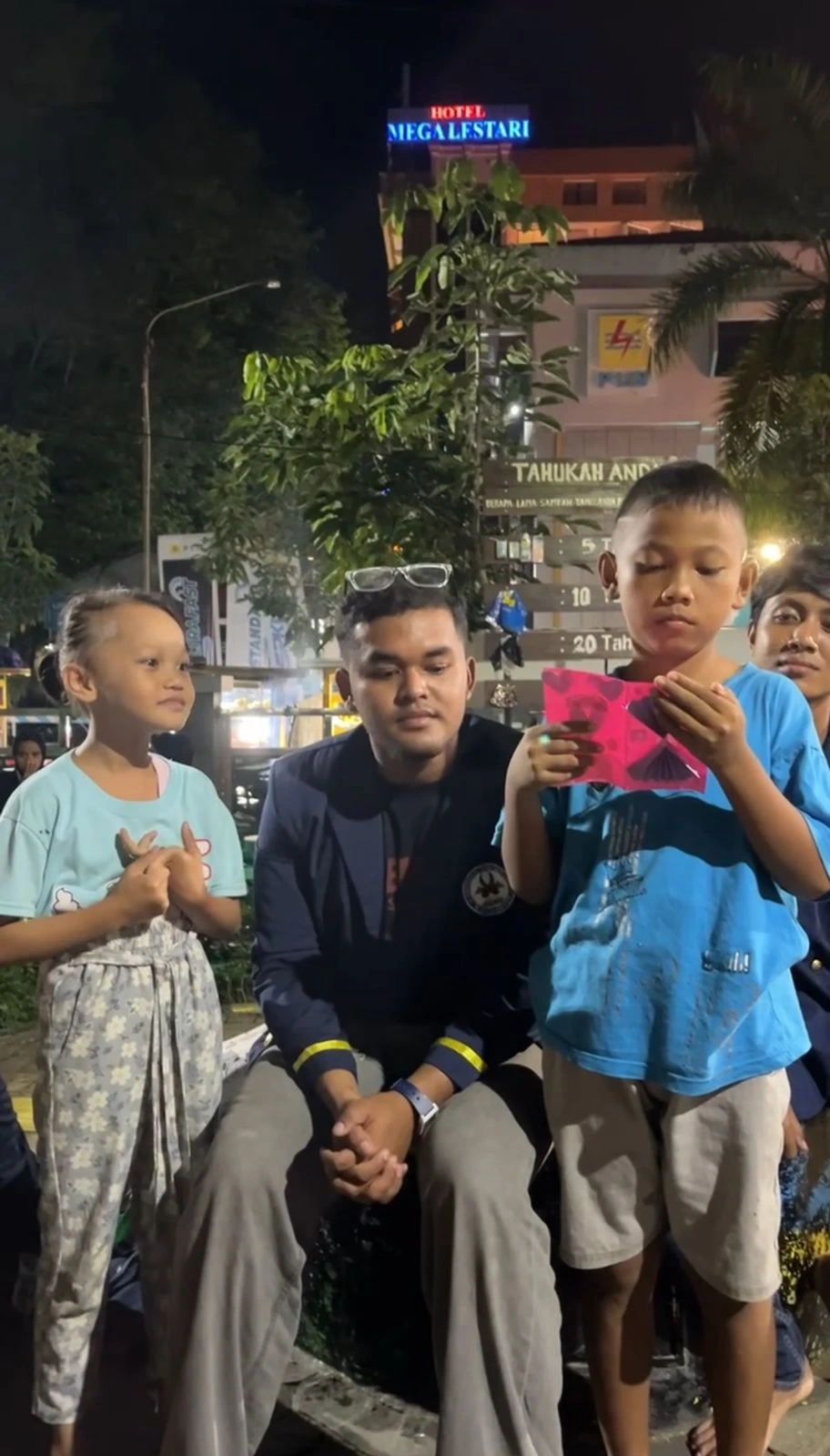 Membuat Surat dan Kartu